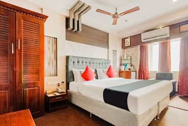 Capital O 61144 Hotel Raj