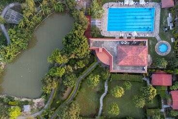 Dreamland Gold Resort &