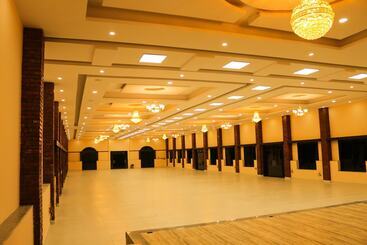 Dreamland Gold Resort &