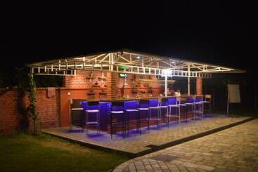 Dreamland Gold Resort &