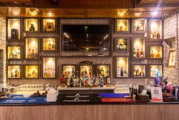 Dreamland Gold Resort &