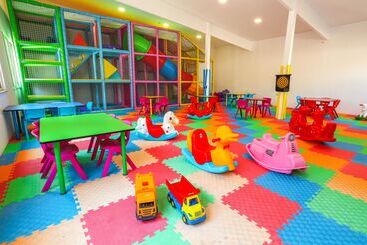 هتل Crystal Club World Of Colours
