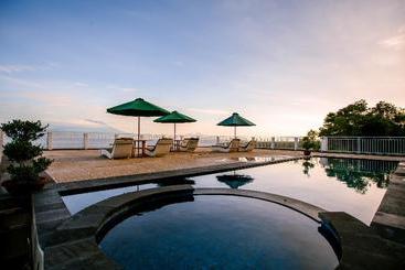 Отель Samuh Sunset Nusa Penida By Pramana Villas