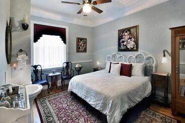 Brockamour Manor Bed And Breakfast