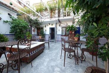 مسافرخانه Pension Aduar