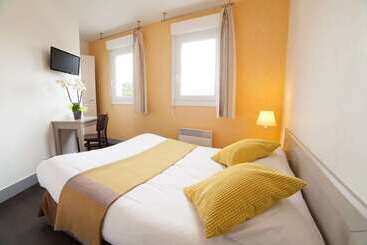 Brit Hotel    Aux Hortensias    Lannion Perros Guirec