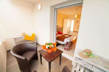 Brit Hotel    Aux Hortensias    Lannion Perros Guirec
