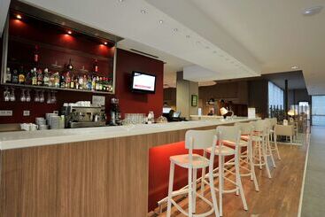 هتل Travelodge Málaga Airport