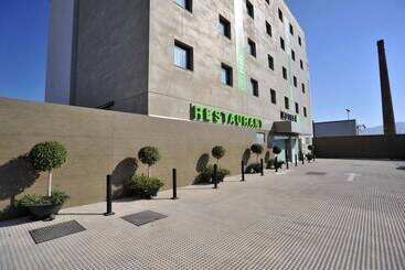 هتل Travelodge Málaga Airport