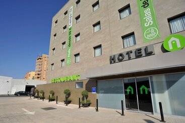 هتل Travelodge Málaga Airport