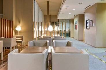 هتل Travelodge Málaga Airport