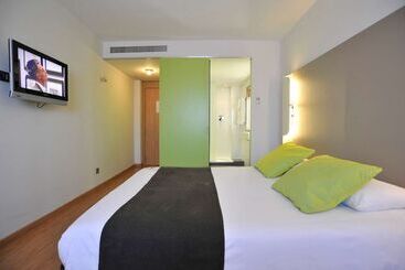 هتل Travelodge Málaga Airport
