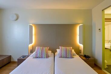 هتل Travelodge Málaga Airport