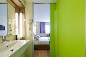 هتل Travelodge Málaga Airport