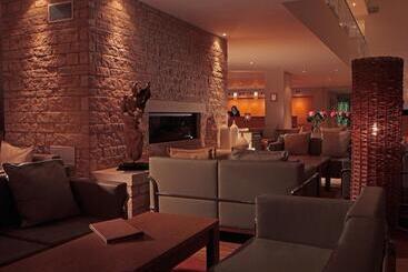 هتل De Vere Cotswold Water Park