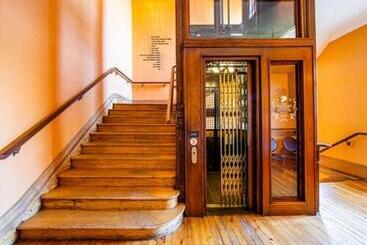 هتل Gladstone House