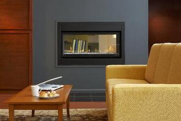 هتل Holiday Inn & Suites Montreal Airport, An Ihg