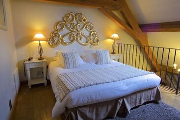 هتل Hostellerie De La Tour D'auxois