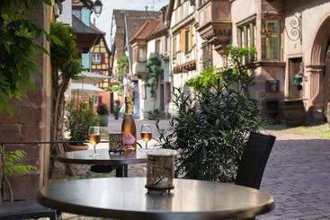 هتل Hôtel De La Couronne