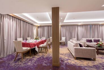 هتل Ramada By Wyndham Continental Jeddah