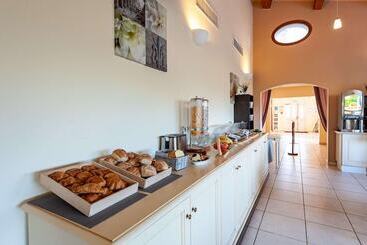 Residhotel Golf Grand Avignon