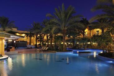 هتل The Convention Center & Royal Suites