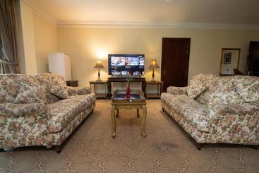 هتل The Convention Center & Royal Suites