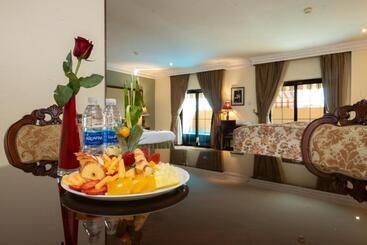 هتل The Convention Center & Royal Suites