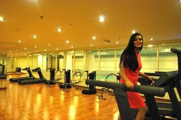 هتل The Convention Center & Royal Suites