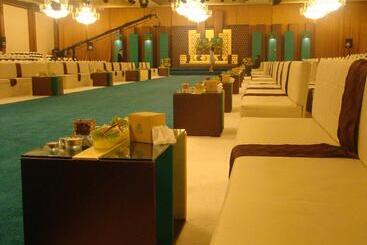 هتل The Convention Center & Royal Suites