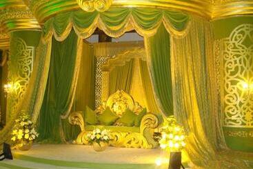 هتل The Convention Center & Royal Suites