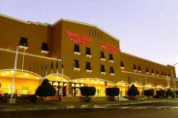 هتل The Convention Center & Royal Suites