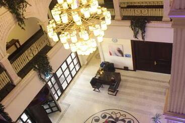 هتل The Convention Center & Royal Suites