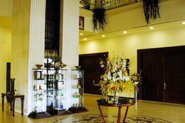 هتل The Convention Center & Royal Suites