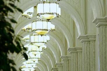 هتل The Convention Center & Royal Suites