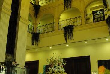 هتل The Convention Center & Royal Suites