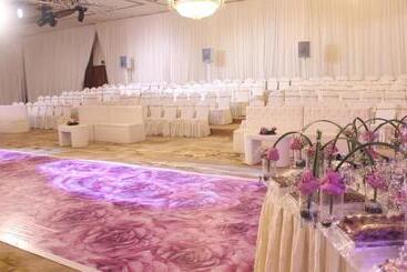 هتل The Convention Center & Royal Suites