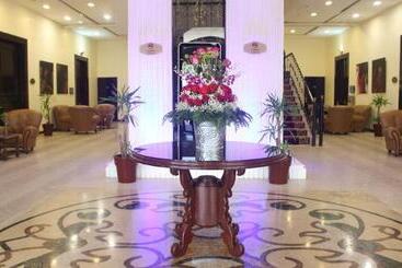 هتل The Convention Center & Royal Suites