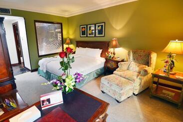 هتل The Convention Center & Royal Suites