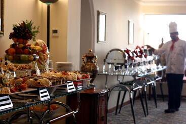 هتل The Convention Center & Royal Suites