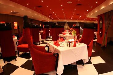 هتل The Convention Center & Royal Suites