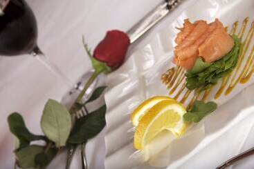 هتل The Convention Center & Royal Suites