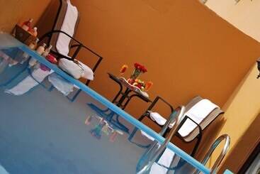 هتل The Convention Center & Royal Suites
