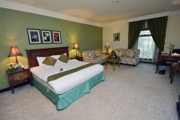 هتل The Convention Center & Royal Suites