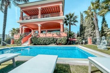 호텔 The Marbella Heights Boutique