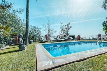 호텔 The Marbella Heights Boutique