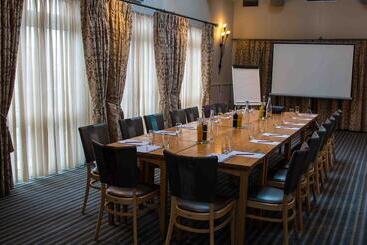 هتل The Plough Inn