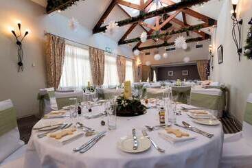 هتل The Plough Inn