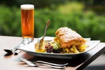 هتل The Plough Inn