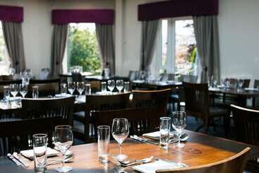 هتل The Plough Inn
